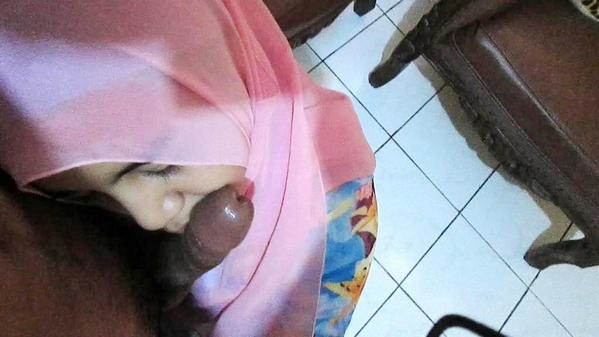 Tante Jilbab Horny Ngocokin